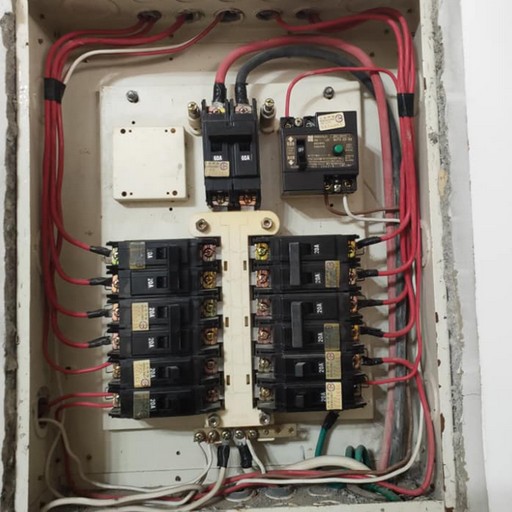 台中開関箱有燒焦味, 台中電線燒焦